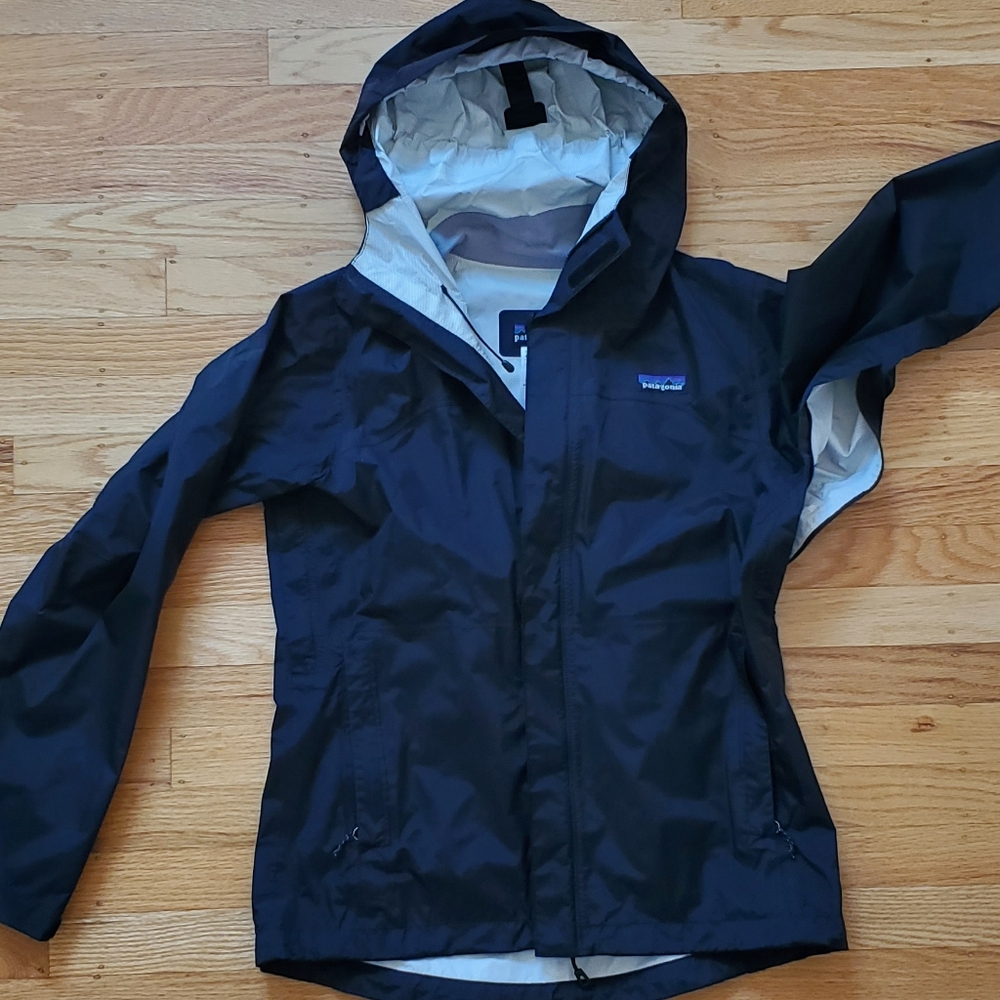 Patagonia Women's Black Torrentshell Hooded Waterproof Rain Jacket, Size Small